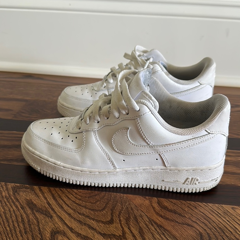 Nike Women's Air Force 1 07 sz 8